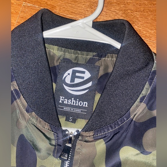fasion camo bomber jacket- small - Picture 3 of 4